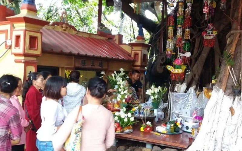 Lưu ý khi chuẩn bị lễ mặc đồ trang nghiêm